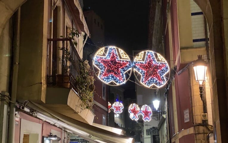 Luces Navidad en Plaza Mayor Gijón