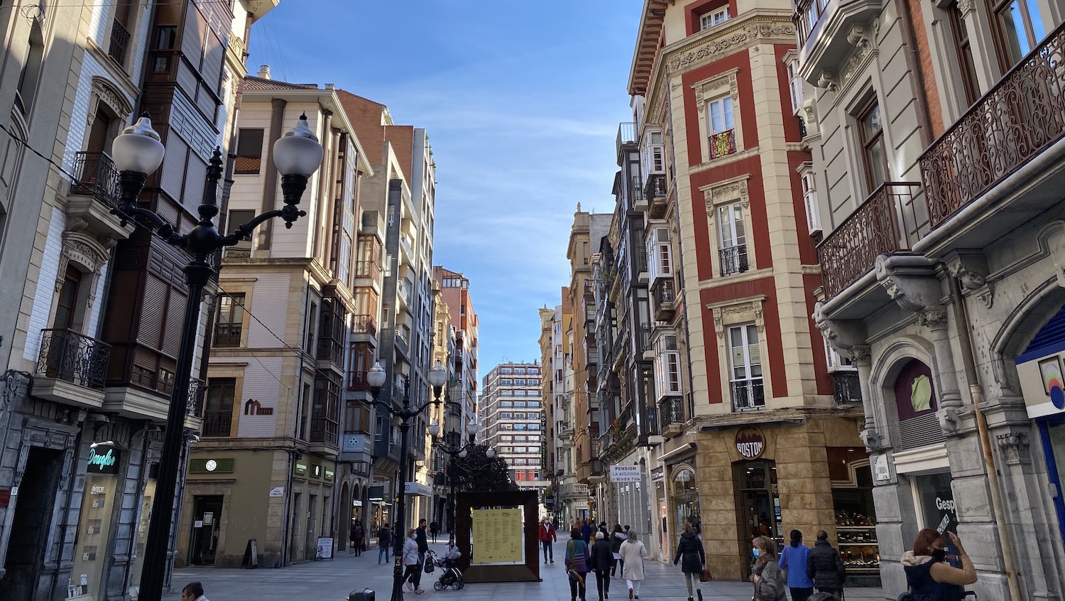 Vista de la calle Corrida de Gijón