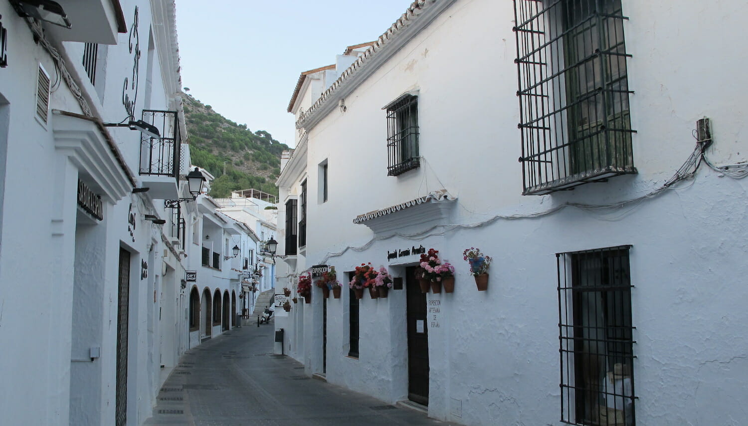 Calle de casas blancas en Mijas, Malaga