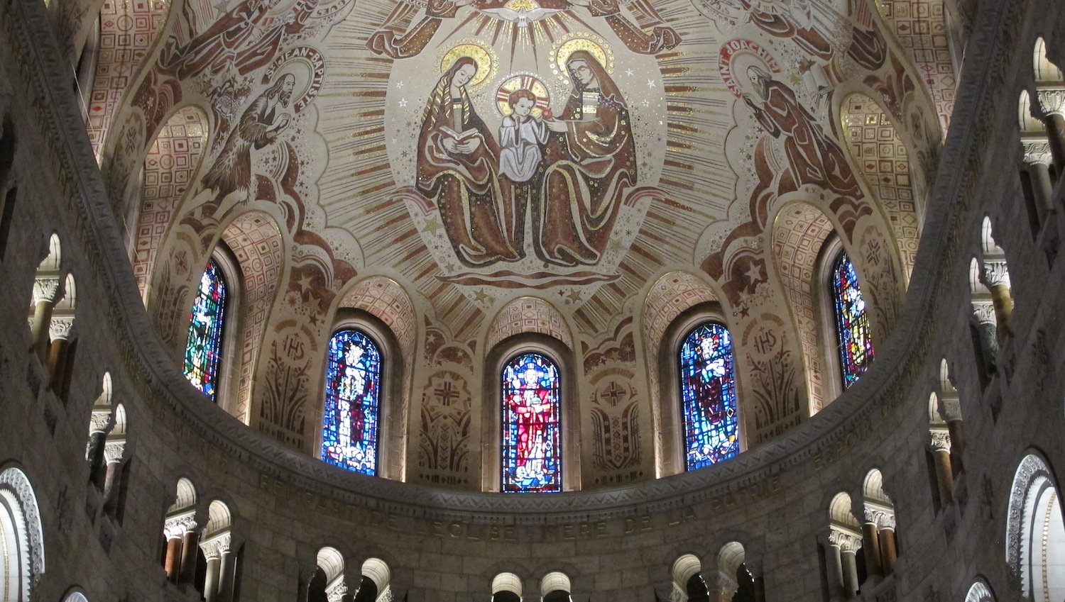 Mosaicos y Vidrieras del Santuario Sainte Anne de Beaupré en Quebec