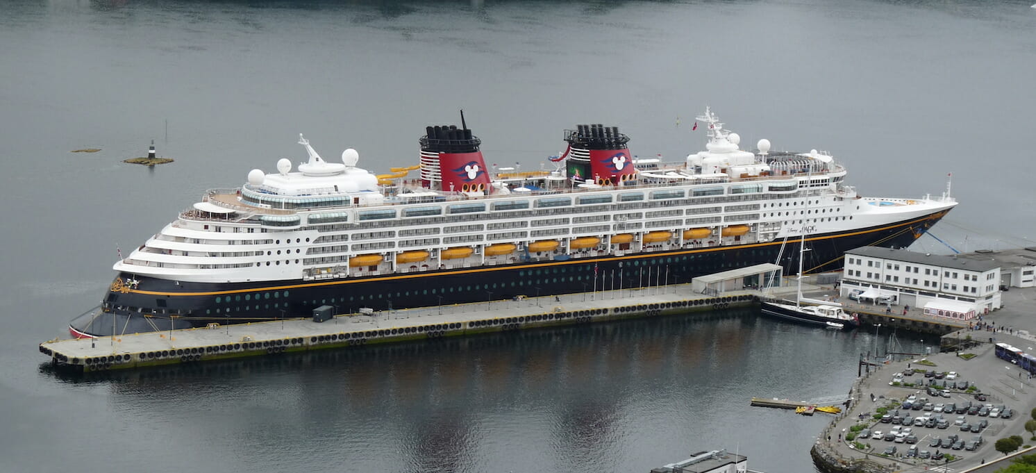 Barco Disney en puerto