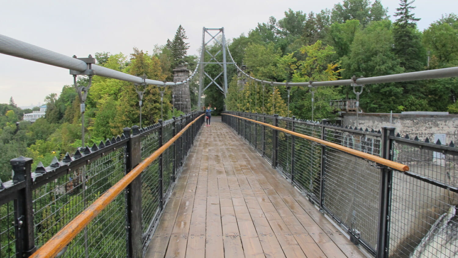 Puente colgante en la catarata Montmorency de Quebec