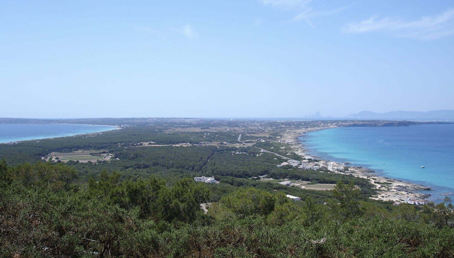 Vista-de-la-silueta-de-Formentera-desde-un-Mirador